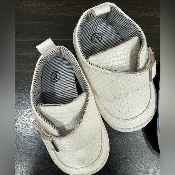 Baby boy’s set of two pairs of shoes 6-12 M - Picture 3 of 10